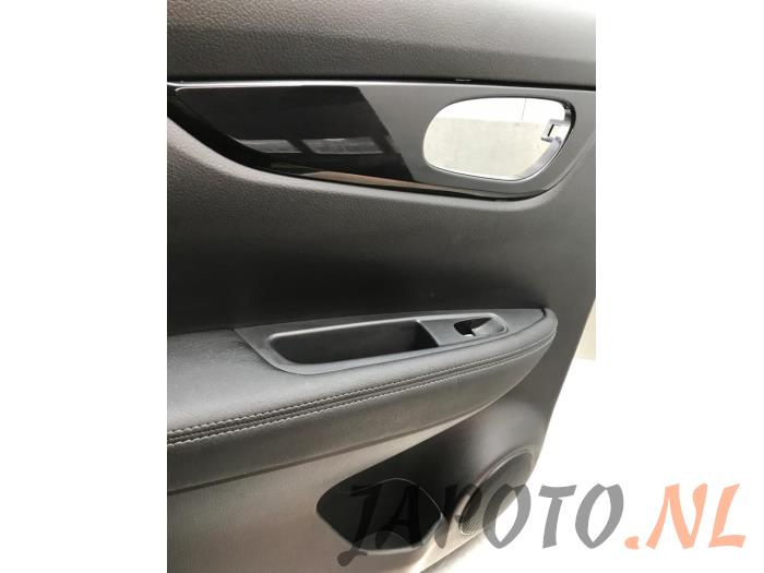 Revêtement portière haut 4portes arrière gauche d'un Nissan Qashqai (J11) 1.2 DIG-T 16V 2017