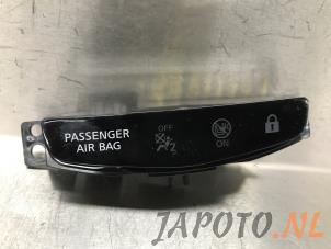 Usagé Airbag témoin Nissan Qashqai (J11) 1.2 DIG-T 16V Prix € 19,95 Règlement à la marge proposé par Japoto Parts B.V.