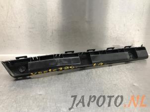 Używane Wspornik zderzaka lewy tyl Nissan Qashqai (J11) 1.2 DIG-T 16V Cena € 19,95 Procedura marży oferowane przez Japoto Parts B.V.