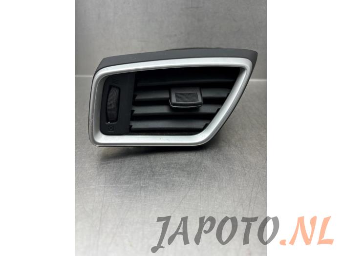 Begagnade Luftgrill, sida Nissan Qashqai (J11) 1.2 DIG-T 16V Pris € 26,20 Marginaltabell erbjuds av Japoto Parts B.V.