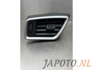 Usagé Grille d'aération latérale Nissan Qashqai (J11) 1.2 DIG-T 16V Prix € 24,95 Règlement à la marge proposé par Japoto Parts B.V.