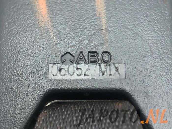 Sicherheitsgurt Schließe rechts hinten van een Daihatsu Terios (J2) 1.5 16V DVVT 4x2 Euro 4 2006