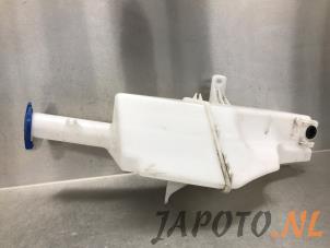 Used Front windscreen washer reservoir Hyundai iX20 (JC) 1.6i 16V Price € 39,00 Margin scheme offered by Japoto Parts B.V.