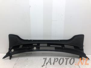 Usagé Paravent Hyundai Kona (OS) 1.0 T-GDI 12V Prix € 49,00 Règlement à la marge proposé par Japoto Parts B.V.