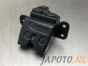 Używane Mechanizm zamka tylnej klapy Hyundai Kona (OS) 1.0 T-GDI 12V Cena € 34,95 Procedura marży oferowane przez Japoto Parts B.V.