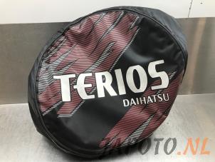 Usados Cubierta de neumático Daihatsu Terios (J2) 1.5 16V DVVT 4x2 Euro 4 Precio € 49,95 Norma de margen ofrecido por Japoto Parts B.V.
