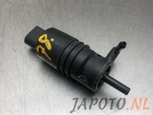 Used Rear screen washer pump Suzuki Swift (ZA/ZC/ZD) 1.6 Sport VVT 16V Price on request offered by Japoto Parts B.V.
