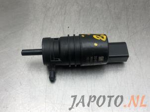 Used Windscreen washer pump Suzuki Swift (ZA/ZC/ZD) 1.6 Sport VVT 16V Price € 19,99 Margin scheme offered by Japoto Parts B.V.