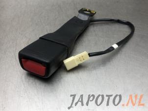 Gebrauchte Sicherheitsgurt Schließe rechts vorne Suzuki Swift (ZA/ZC/ZD) 1.6 Sport VVT 16V Preis € 14,95 Margenregelung angeboten von Japoto Parts B.V.