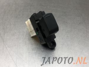 Used Electric window switch Suzuki Swift (ZA/ZC/ZD) 1.6 Sport VVT 16V Price € 14,95 Margin scheme offered by Japoto Parts B.V.