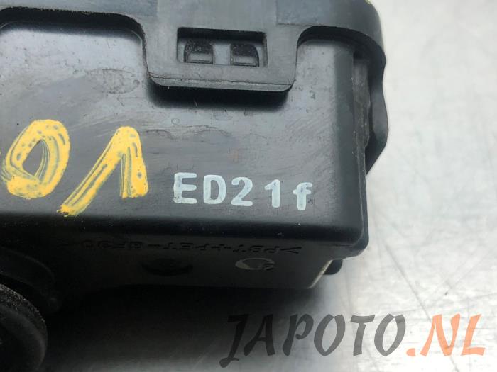 Scheinwerfermotor van een Suzuki Swift (ZA/ZC/ZD) 1.6 Sport VVT 16V 2015