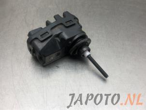 Used Headlight motor Suzuki Swift (ZA/ZC/ZD) 1.6 Sport VVT 16V Price € 14,95 Margin scheme offered by Japoto Parts B.V.