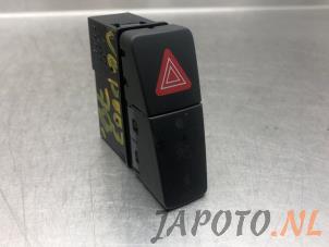 Usados Interruptor de luz de pánico Suzuki Swift (ZA/ZC/ZD) 1.6 Sport VVT 16V Precio € 9,99 Norma de margen ofrecido por Japoto Parts B.V.