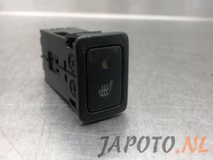 Usados Interruptor de calefactor de asiento Suzuki Swift (ZA/ZC/ZD) 1.6 Sport VVT 16V Precio € 19,95 Norma de margen ofrecido por Japoto Parts B.V.