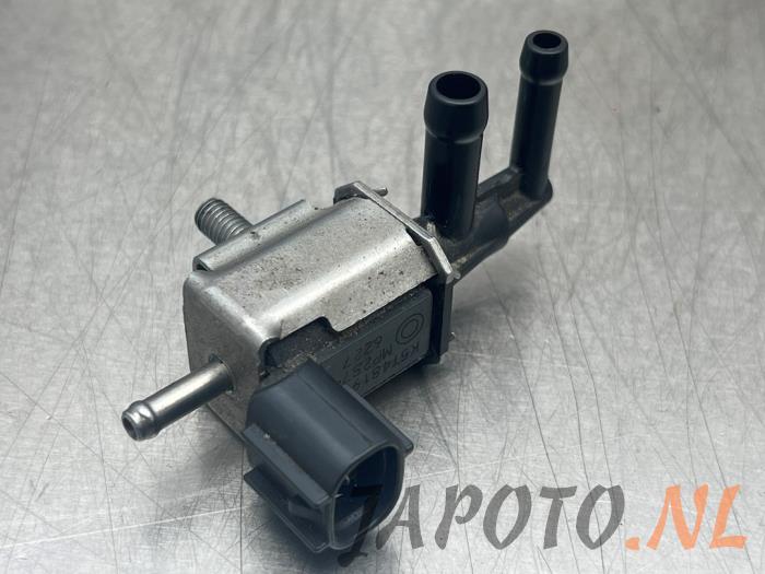 Vacuum valve from a Honda Civic (FK6/7/8/9) 1.0i VTEC Turbo 12V 2018
