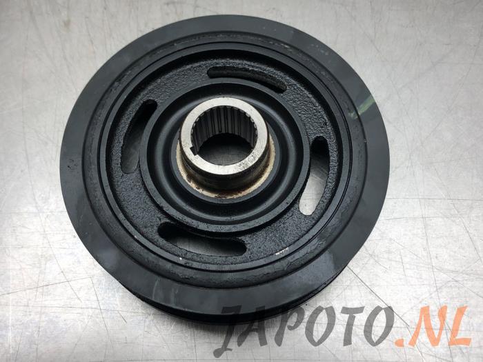 Crankshaft pulley from a Honda Civic (FK6/7/8/9) 1.0i VTEC Turbo 12V 2018