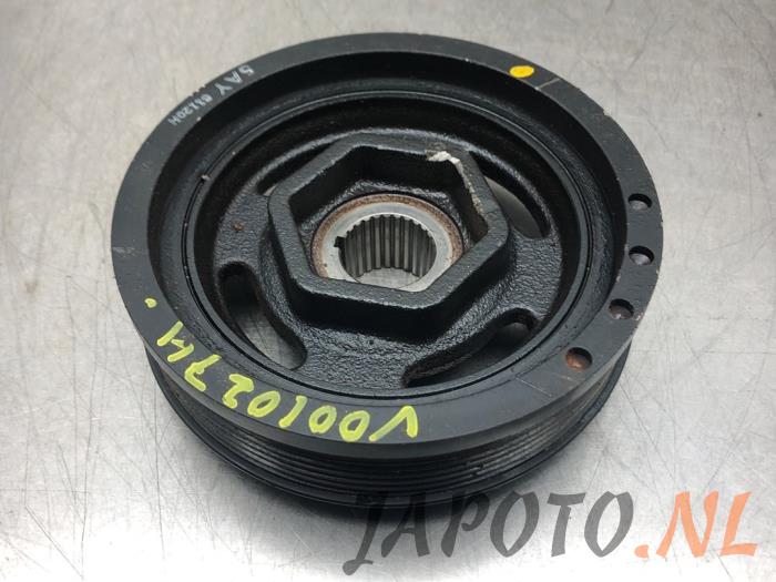 Crankshaft pulley from a Honda Civic (FK6/7/8/9) 1.0i VTEC Turbo 12V 2018