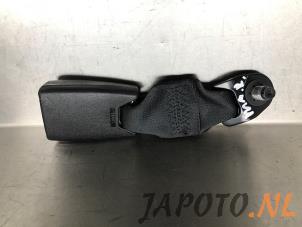 Used Rear seatbelt buckle, centre Nissan Micra (K13) 1.2 12V DIG-S Price € 14,95 Margin scheme offered by Japoto Parts B.V.