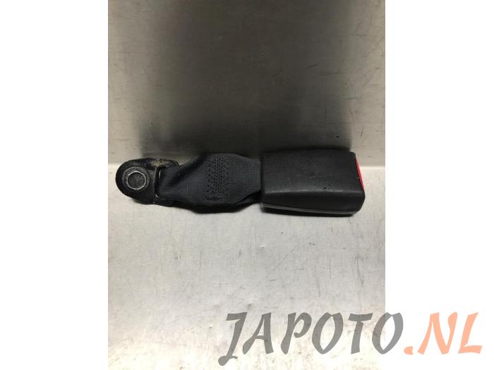 Rear seatbelt buckle, right from a Nissan Micra (K13) 1.2 12V DIG-S 2013