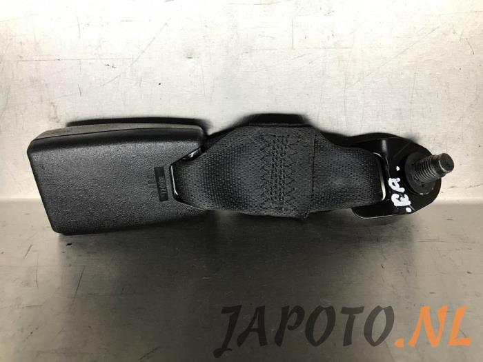 Rear seatbelt buckle, right from a Nissan Micra (K13) 1.2 12V DIG-S 2013