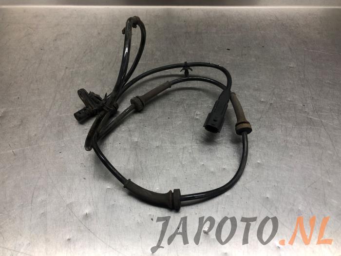 Usados Sensor ABS Nissan Qashqai (J10) 2.0 16V Precio € 20,95 Norma de margen ofrecido por Japoto Parts B.V.