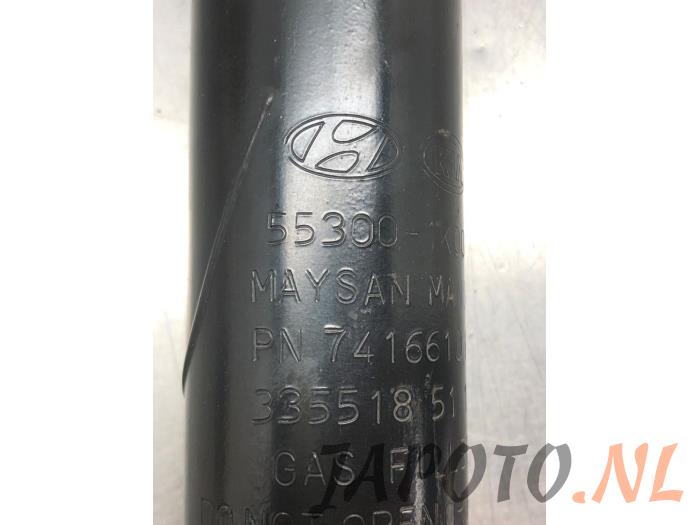 Rear shock absorber, right from a Hyundai iX20 (JC) 1.6i 16V 2019