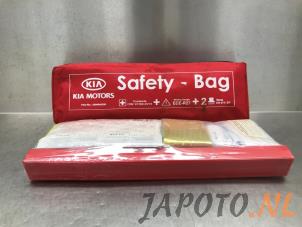 Used First aid kit Kia Picanto (TA) 1.0 12V Price on request offered by Japoto Parts B.V.