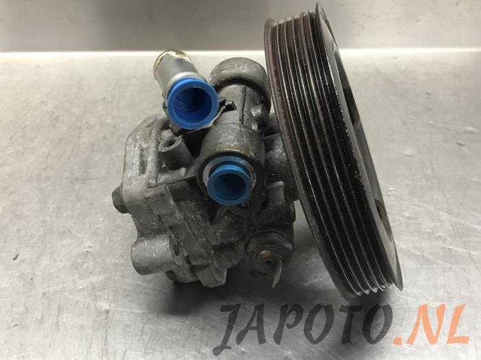 Power steering pump from a Mitsubishi Outlander (CU) 2.0 16V 4x2 2006