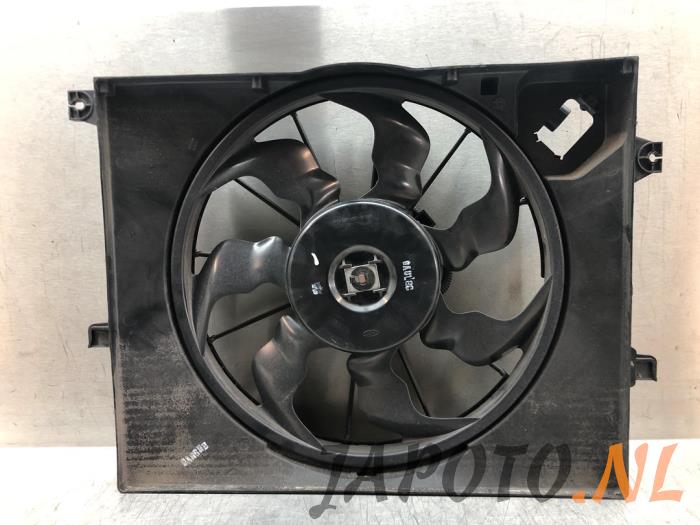 Cooling fans from a Hyundai iX20 (JC) 1.6i 16V 2019