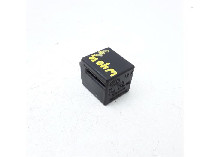 Używane Przekaznik Mitsubishi Sigma (F16A) 3.0 V6 24V Cena € 15,75 Procedura marży oferowane przez Japoto Parts B.V.