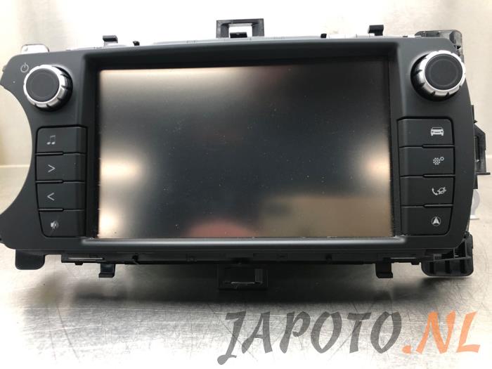 Używane Radio Toyota Yaris III (P13) 1.33 16V Dual VVT-I Cena € 262,45 Procedura marży oferowane przez Japoto Parts B.V.