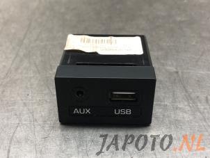 Used AUX / USB connection Hyundai iX20 (JC) 1.6i 16V Price on request offered by Japoto Parts B.V.