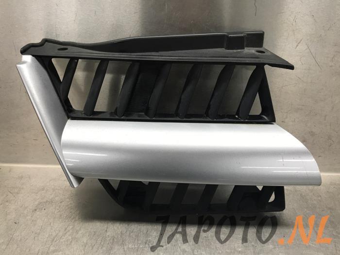 Używane Grill Mitsubishi Outlander (CU) 2.0 16V 4x2 Cena € 36,75 Procedura marży oferowane przez Japoto Parts B.V.