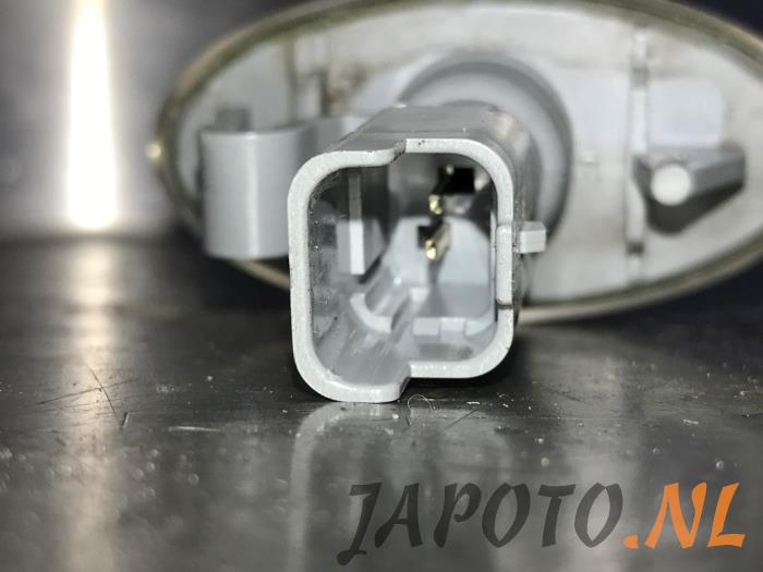 Indicator lens, front left from a Toyota Aygo (B40) 1.0 12V VVT-i 2017