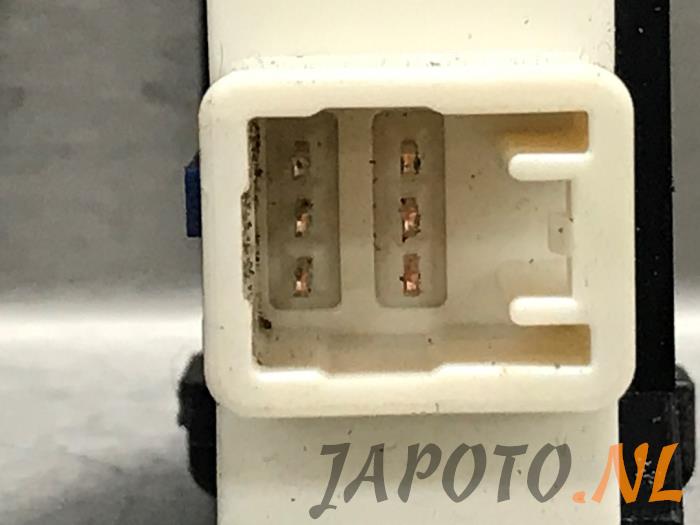 Interruptor de calefactor de asiento de un Toyota Prius (ZVW5) 1.8 16V Hybrid 2017