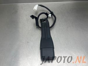 Used Front seatbelt buckle, left Toyota Prius (ZVW5) 1.8 16V Hybrid Price on request offered by Japoto Parts B.V.