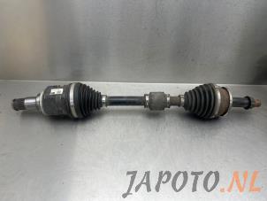 Usagé Arbre de transmission avant gauche Toyota Prius (ZVW5) 1.8 16V Hybrid Prix sur demande proposé par Japoto Parts B.V.