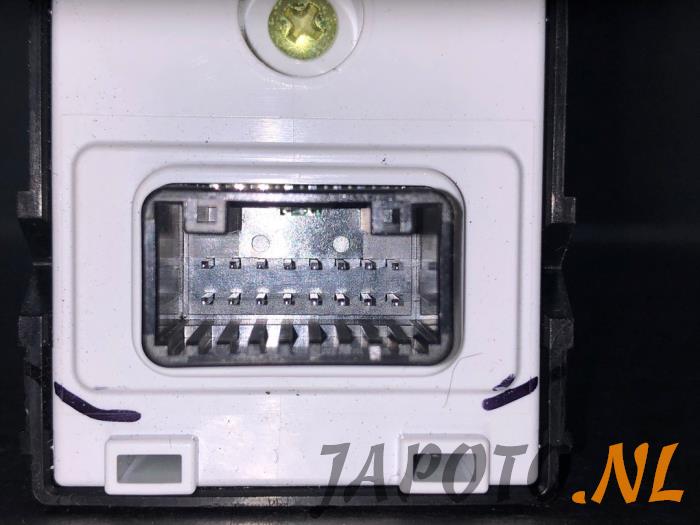 Commutateur rétroviseur d'un Hyundai i30 Wagon (PDEF5) 1.6 CRDi 16V VGT 2018