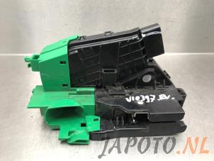 Używane Mechanizm blokady drzwi prawych przednich wersja 4-drzwiowa Hyundai i30 Wagon (PDEF5) 1.6 CRDi 16V VGT Cena € 99,95 Procedura marży oferowane przez Japoto Parts B.V.