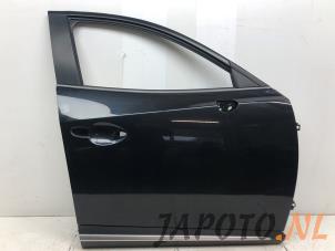 Używane Drzwi prawe przednie wersja 4-drzwiowa Mazda CX-3 1.5 Skyactiv D 105 16V Cena € 399,95 Procedura marży oferowane przez Japoto Parts B.V.