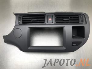 Used Radiotrim Kia Rio III (UB) 1.2 CVVT 16V Price € 34,95 Margin scheme offered by Japoto Parts B.V.