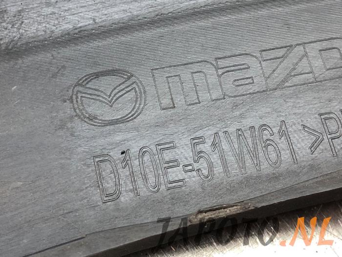 Embellecedor de guardabarros de un Mazda CX-3 1.5 Skyactiv D 105 16V 2015