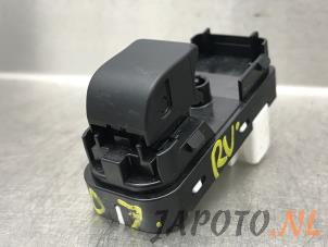 Gebrauchte Elektrisches Fenster Schalter Mazda CX-3 1.5 Skyactiv D 105 16V Preis auf Anfrage angeboten von Japoto Parts B.V.