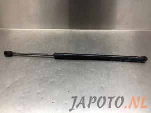 Used Rear gas strut, right Toyota Corolla Verso (R10/11) 2.2 D-4D 16V Price on request offered by Japoto Parts B.V.