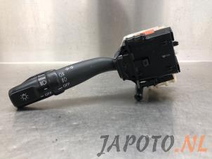 Używane Przelacznik swiatel Toyota Corolla Verso (R10/11) 2.2 D-4D 16V Cena € 34,95 Procedura marży oferowane przez Japoto Parts B.V.