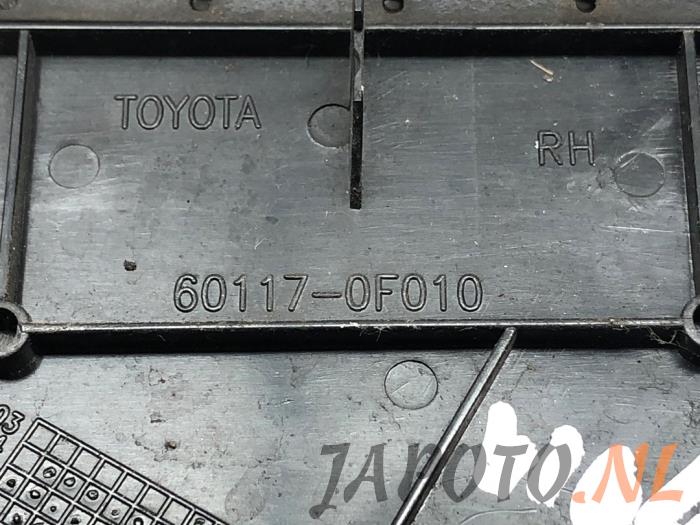 Tapa de retrovisor derecha de un Toyota Corolla Verso (R10/11) 2.2 D-4D 16V 2008