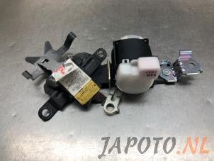 Gebrauchte Sicherheitsgurt Mitte hinten Toyota Corolla Verso (R10/11) 2.2 D-4D 16V Preis auf Anfrage angeboten von Japoto Parts B.V.