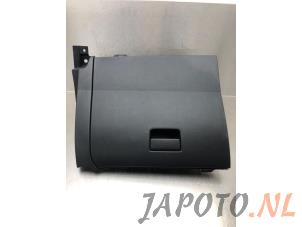 Gebrauchte Handschuhfach Mazda 2 (DJ/DL) 1.5 SkyActiv-G 90 Preis € 49,95 Margenregelung angeboten von Japoto Parts B.V.