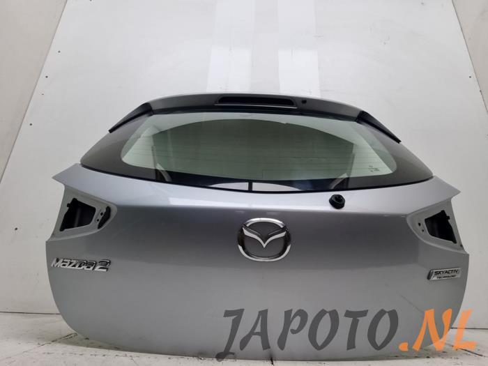 Portón trasero de un Mazda 2 (DJ/DL) 1.5 SkyActiv-G 90 2018