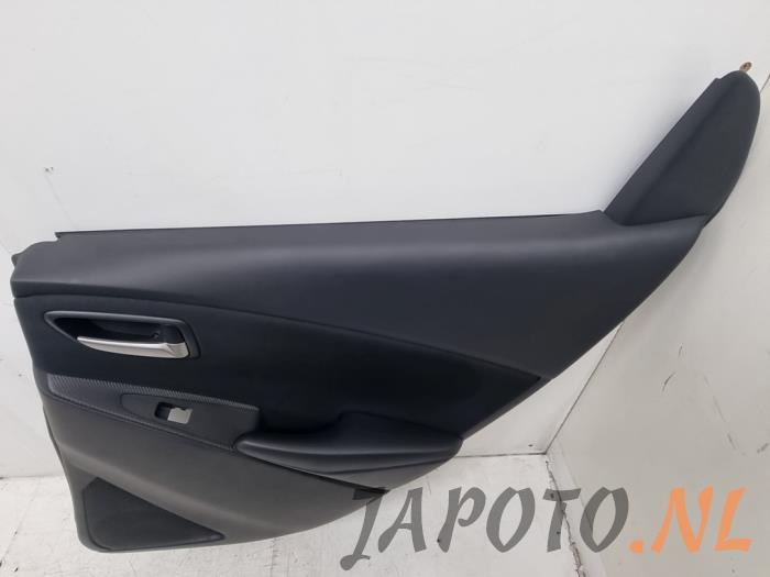 Tapizado de puerta de 4 puertas derecha detrás de un Mazda 2 (DJ/DL) 1.5 SkyActiv-G 90 2018